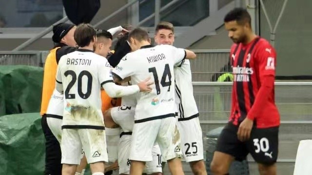  法兰克福客场战平斯图加特错失登顶良机  